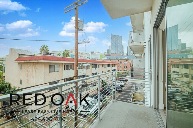 Building Photo - 1331 W 7th St