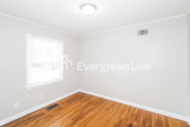 Building Photo - 5247 Loch Lomond Rd