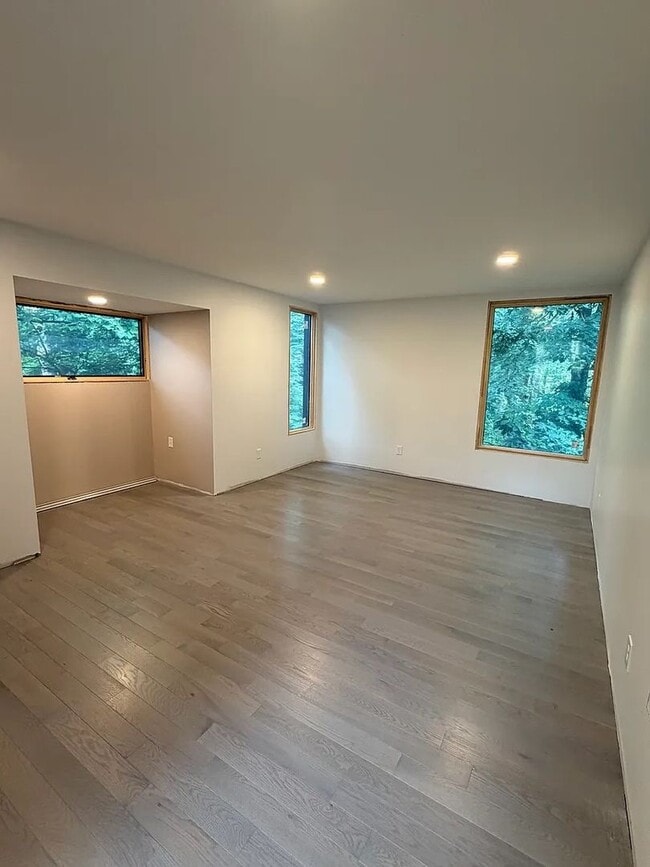 Building Photo - Spacious Pet-Friendly 4BR Home Near Downtown & UVA
