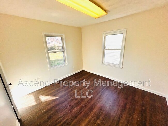 Building Photo - 4909 Cameron Ln