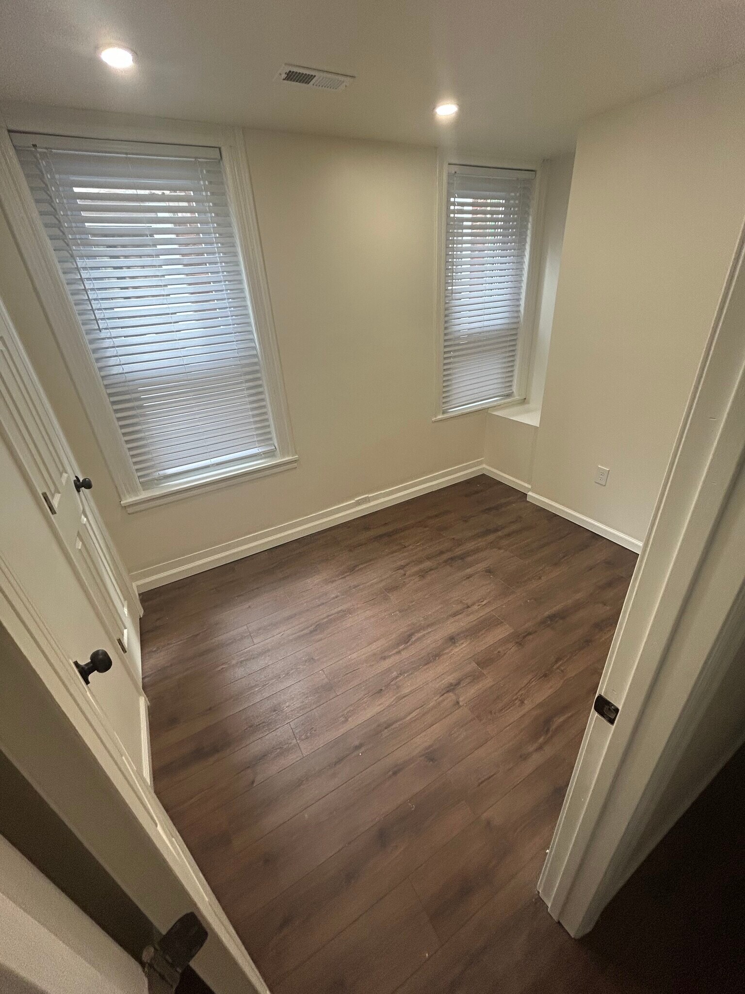 1st Bedroom - fits queen/full bed - 905 W Susquehanna Ave
