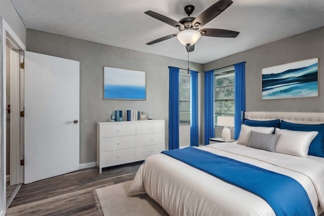 Building Photo - 608 W Lobit Ave