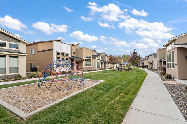 Building Photo - 2900 N Villere Ln