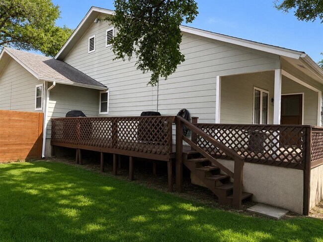 Building Photo - 3215 W William Cannon Dr