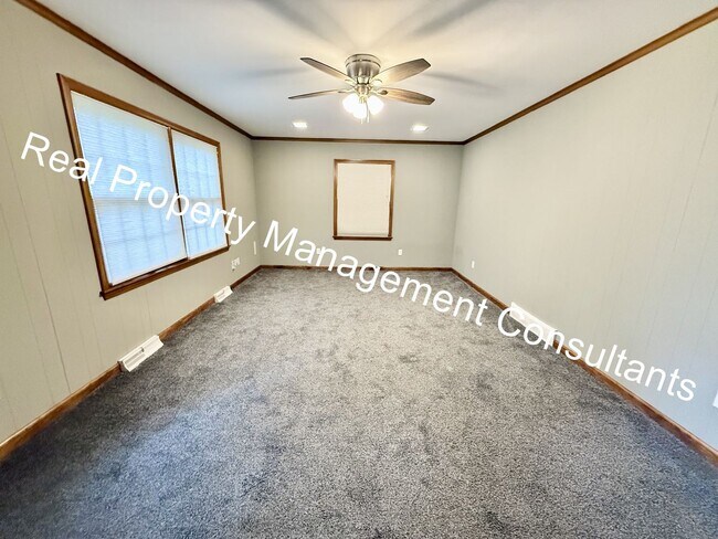 Building Photo - $1000 Rent credit on 4 bed & 2.5 bath Home