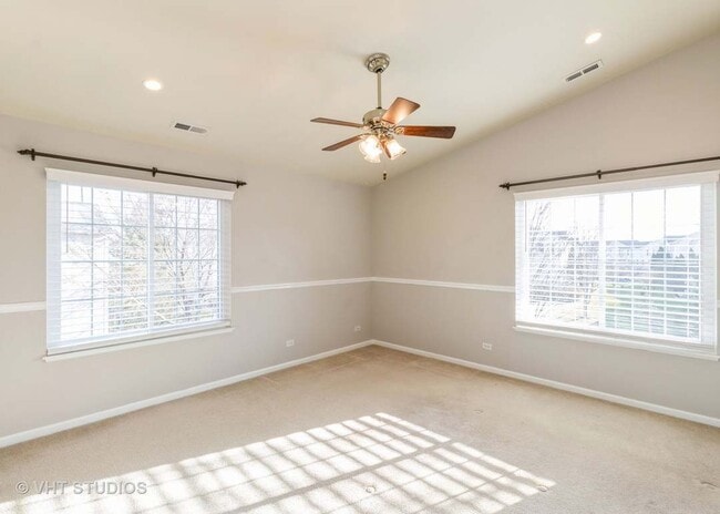 Building Photo - 271 Evergreen Cir