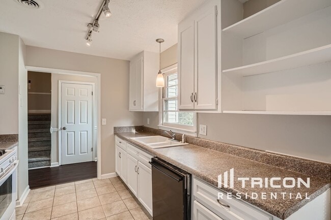 Building Photo - 455 Huntington Dr