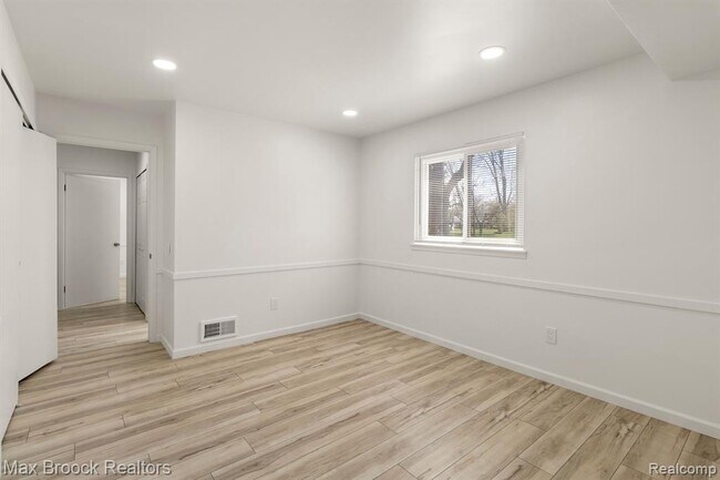 Building Photo - 6207 Nicholas Dr