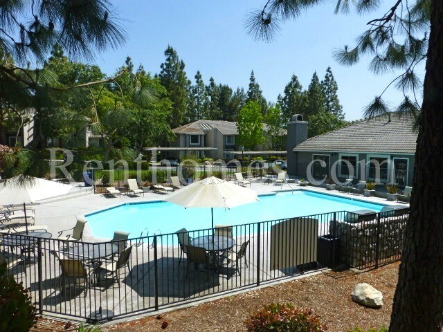 Building Photo - Rancho Bernardo, 14936 Avenida Venusto #15...