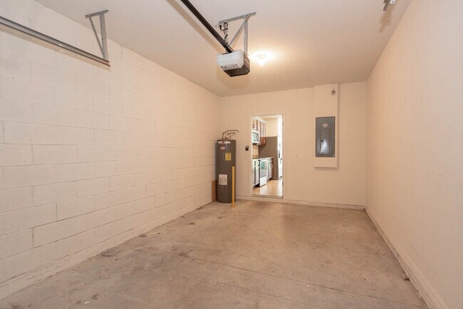 Building Photo - 8 Bella Oaks Dr