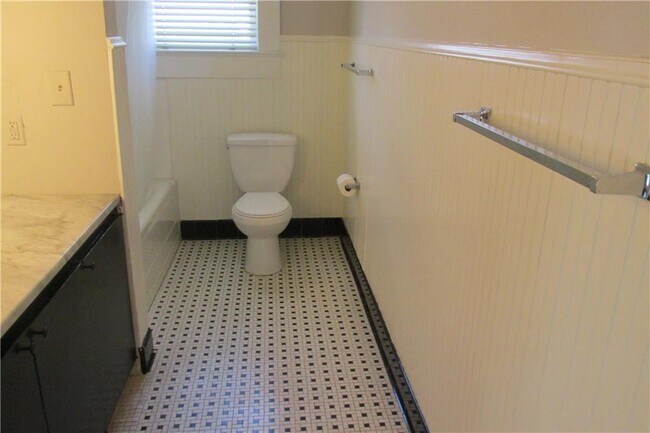 Building Photo - 800 San Antonio St