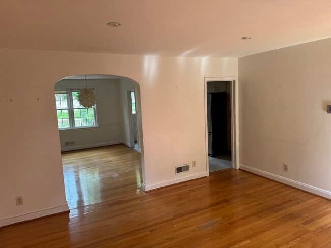 Building Photo - 117 Stanmore Rd