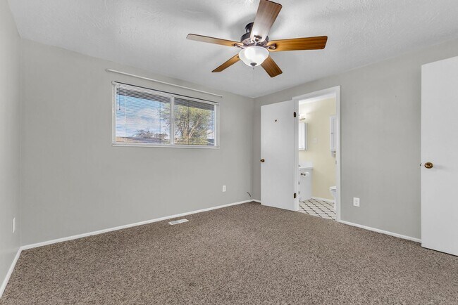 Building Photo - Spacious 5 Bed in Riverdale with Large Yard