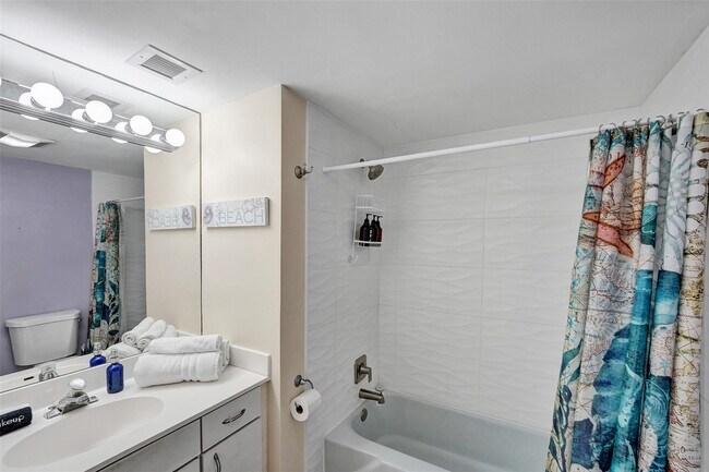 Building Photo - 341 N Birch Rd