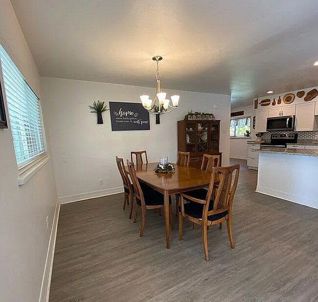 Building Photo - Modern Comfort Meets Classic Charm – Spacious Alachua Rental