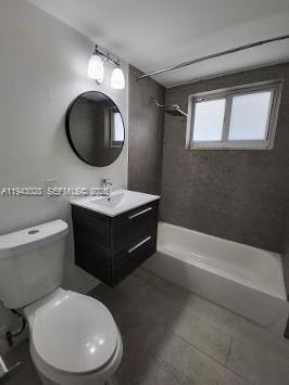 Building Photo - 2250 Bay Dr