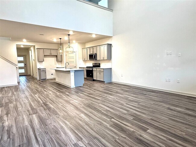 Building Photo - 13916 Lubeck Dr