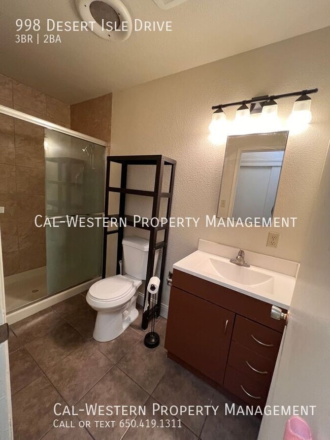 Building Photo - 998 Desert Isle Dr