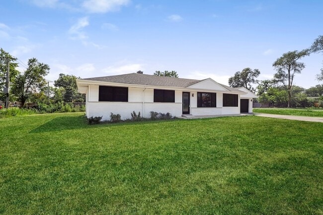 Building Photo - 19W719 W Holtz Ave