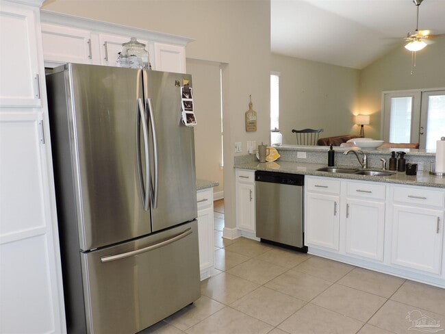 Building Photo - 5643 Vendome Ct