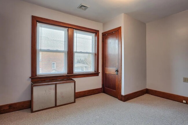 Building Photo - 145 W Areba Ave