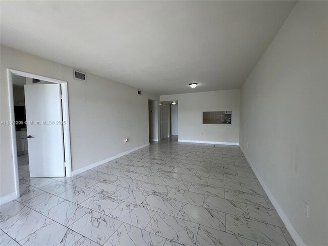 Building Photo - 480 W Park Dr