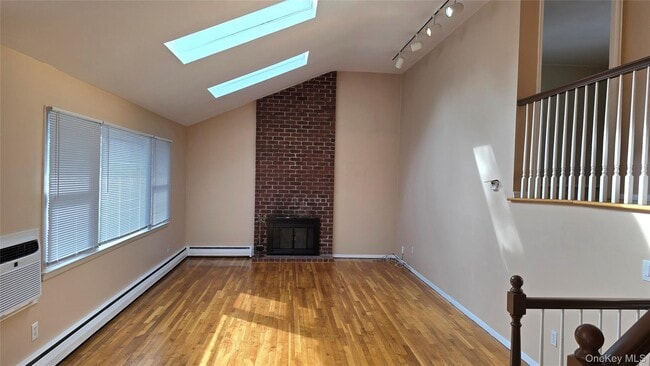 Building Photo - 1 Elvira Ct