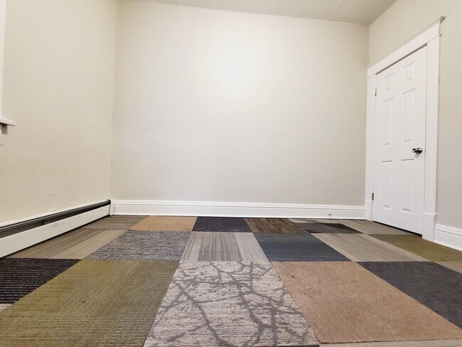 Building Photo - 2 Bedroom 1 Bath in East Chicago