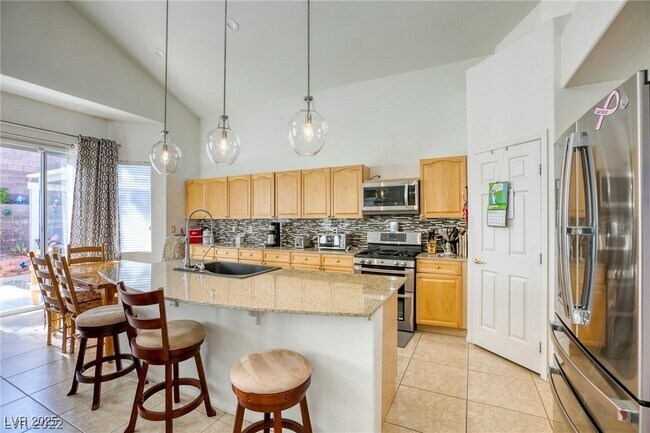 Building Photo - 57 Voltaire Ave