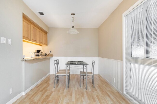 Building Photo - 5488 Roundtree Dr