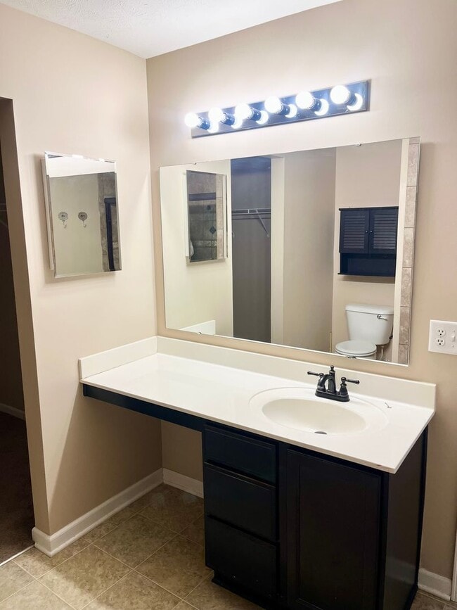 Building Photo - 3 Bed 2 Bath Ranch Style House with Fenced Backyard