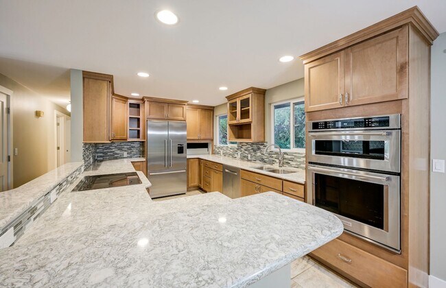 Building Photo - Beautiful 4 Bedroom Home in Matthews Beach AVAILABLE NOW!