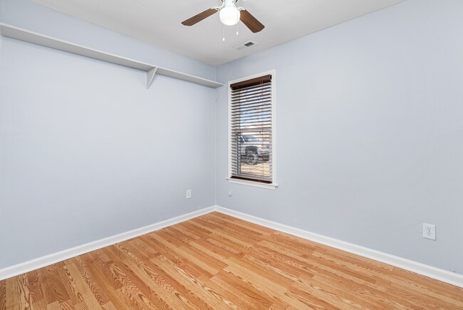 Building Photo - 1305 Eaglewood Dr