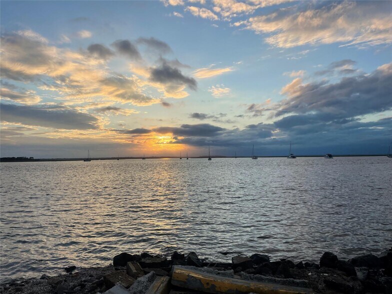 Building Photo - 2826 Amelia Rd