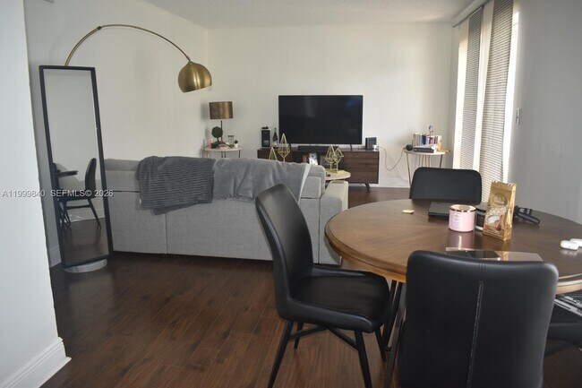 Building Photo - 5231 Geneva Ct