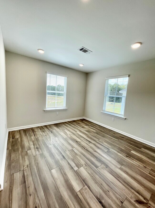 Building Photo - 631 Ridgeland Rd