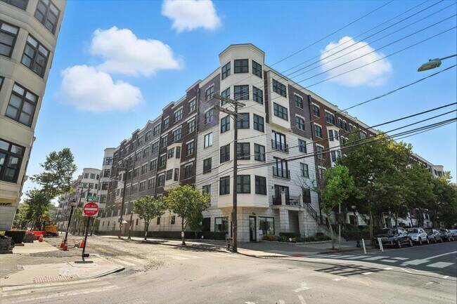 Building Photo - 1201 Adams St