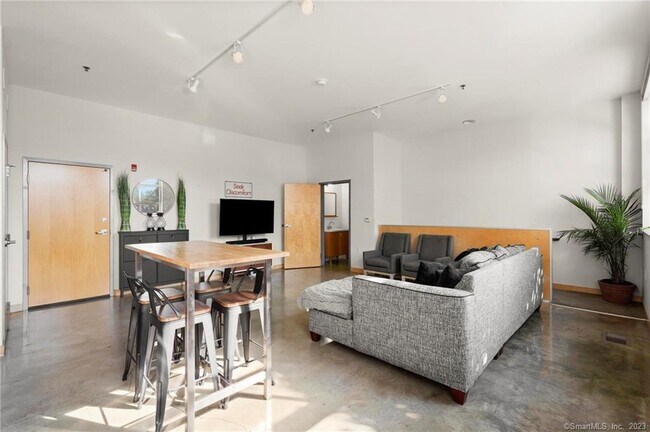 Building Photo - 10 Ann St