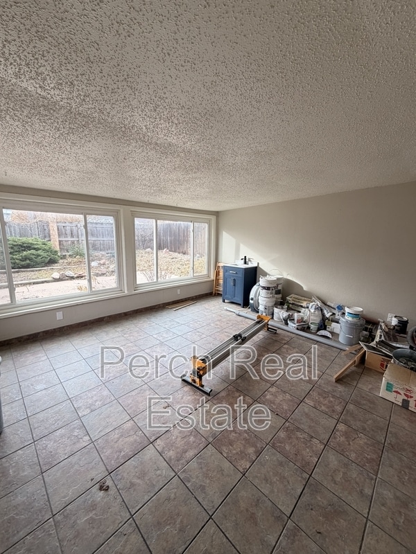 Building Photo - 107 S Kendall St