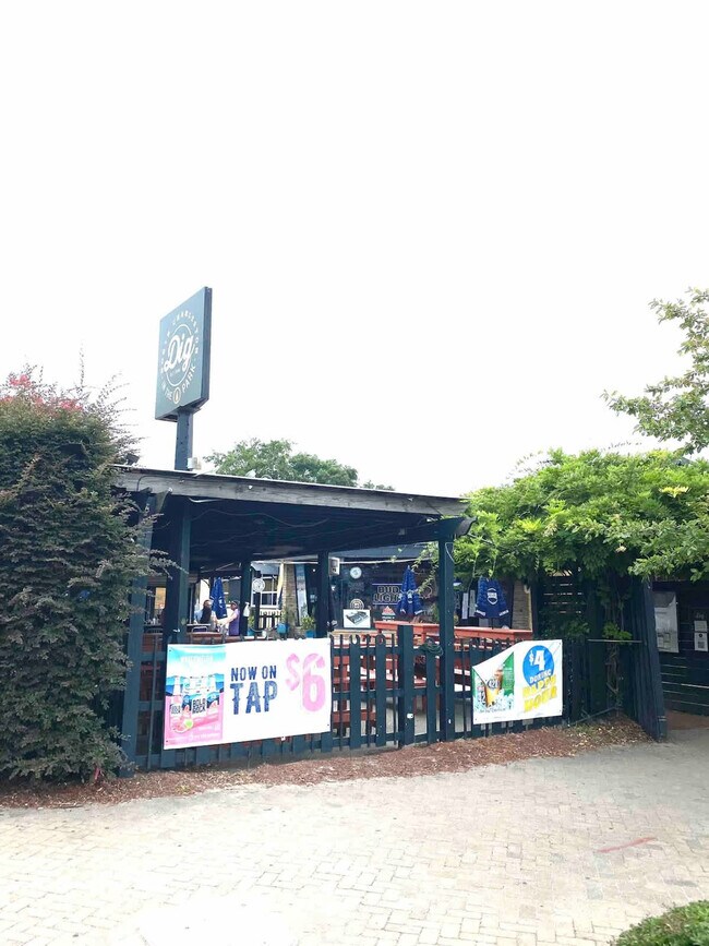 Building Photo - 1023 Crawford St