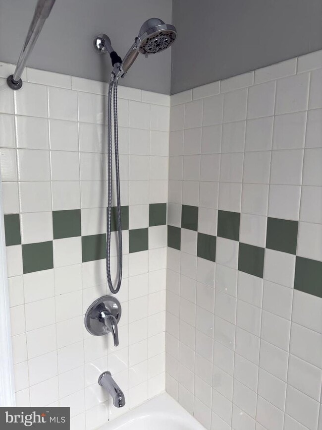 Building Photo - 1528 S Hollywood St