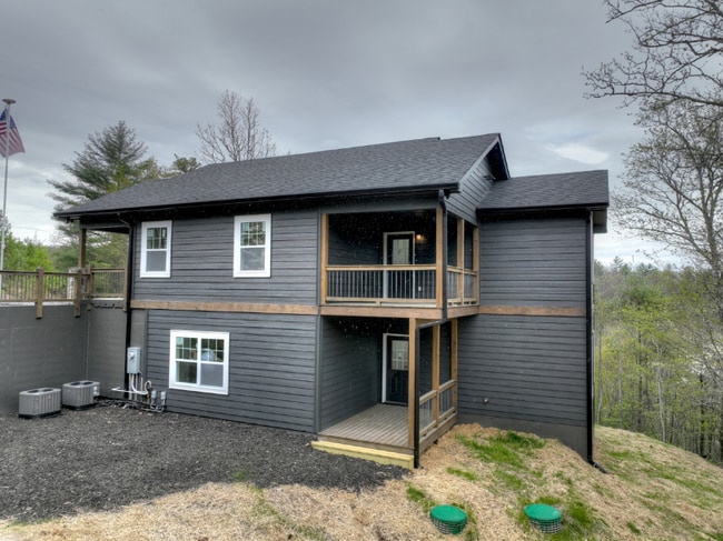 Building Photo - 64 Walnut Dr