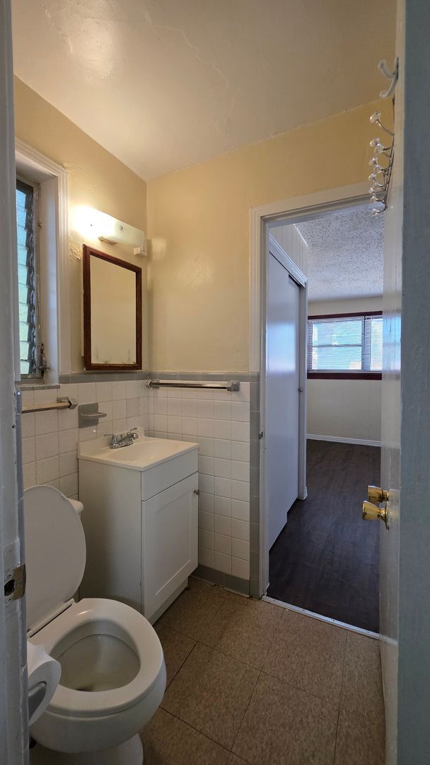 Building Photo - 4 Bedroom 2 Bath Single Family Home w/ 2 Bonus Rooms