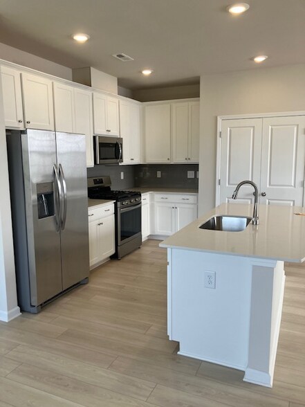 Building Photo - 1820 Bluejay Ln