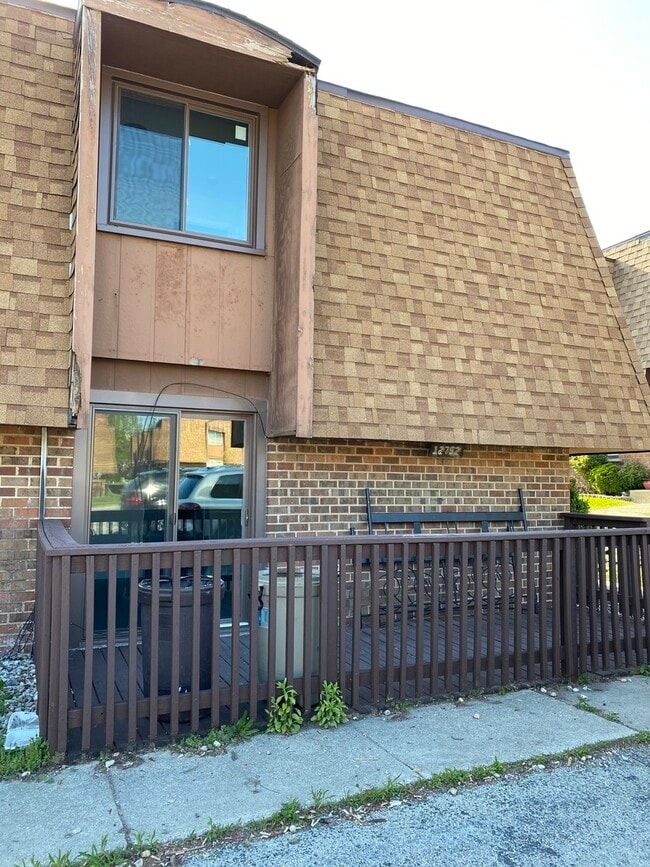Building Photo - 12752 Kenneth Ave