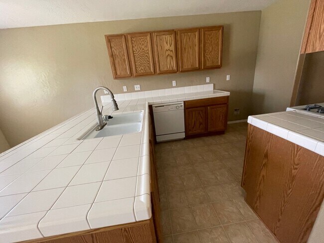 Building Photo - Lovely NW Visalia home coming soon!