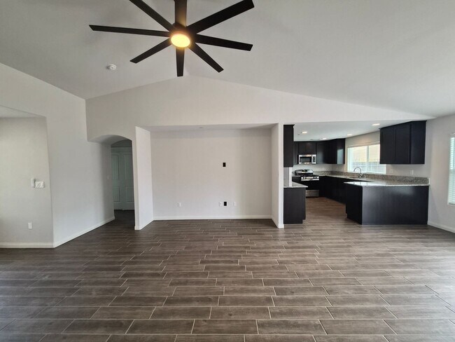 Building Photo - House for Rent