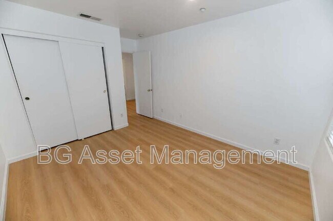 Building Photo - 128 Kingfisher St