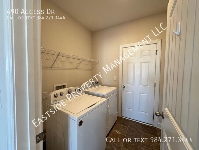 Building Photo - 490 Access Dr