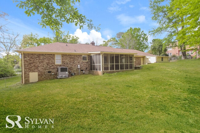 Building Photo - Come view this charming brick home
